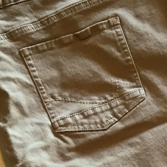 Tan Shorts 24W - Picture 2 of 4